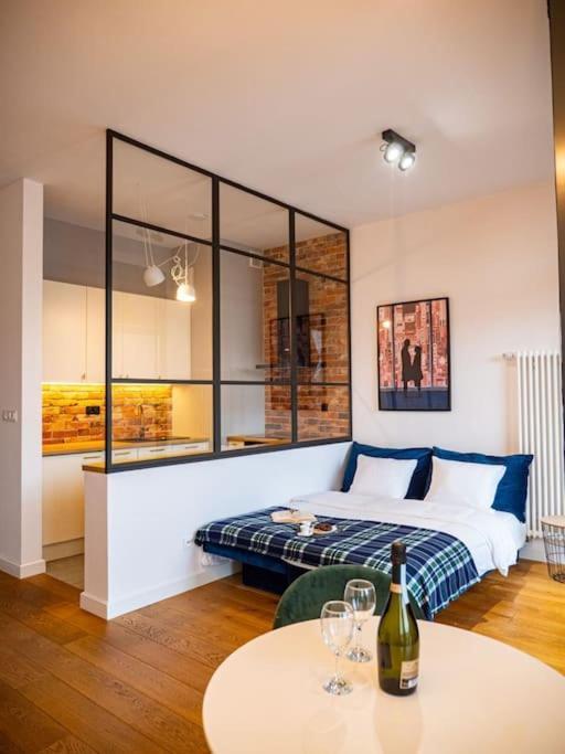 Chic Apartment In Historic Koneser Area Warsaw Exterior photo