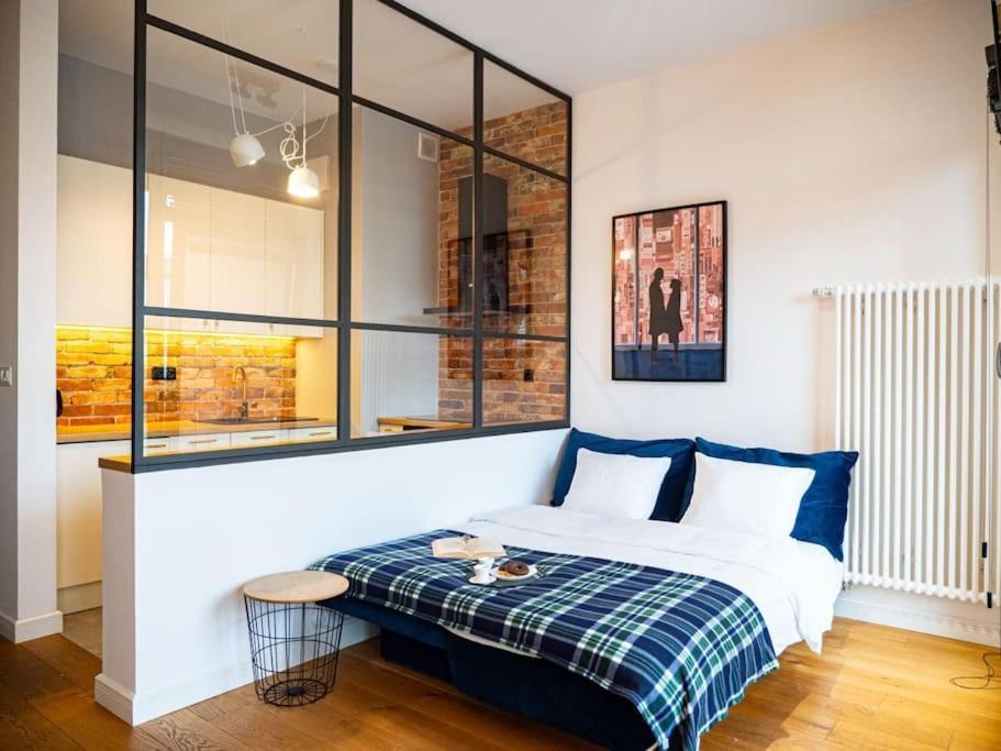 Chic Apartment In Historic Koneser Area Warsaw Exterior photo